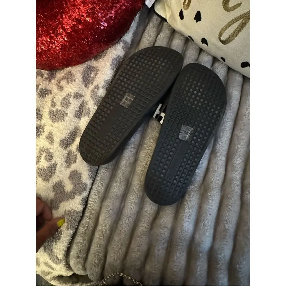 Sz10 nwot michael Kors Gilmore pool slide sandals w/logo bbw black white